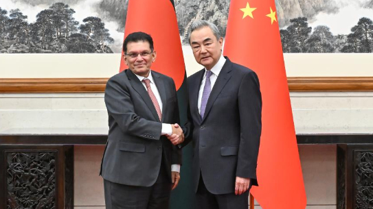 China, Bangladesh FMs hold talks, vowing to deepen friendship, practical cooperation