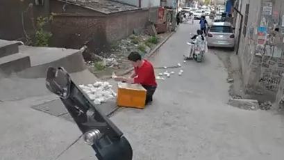 Passersby stop to help pick up scattered steamed buns