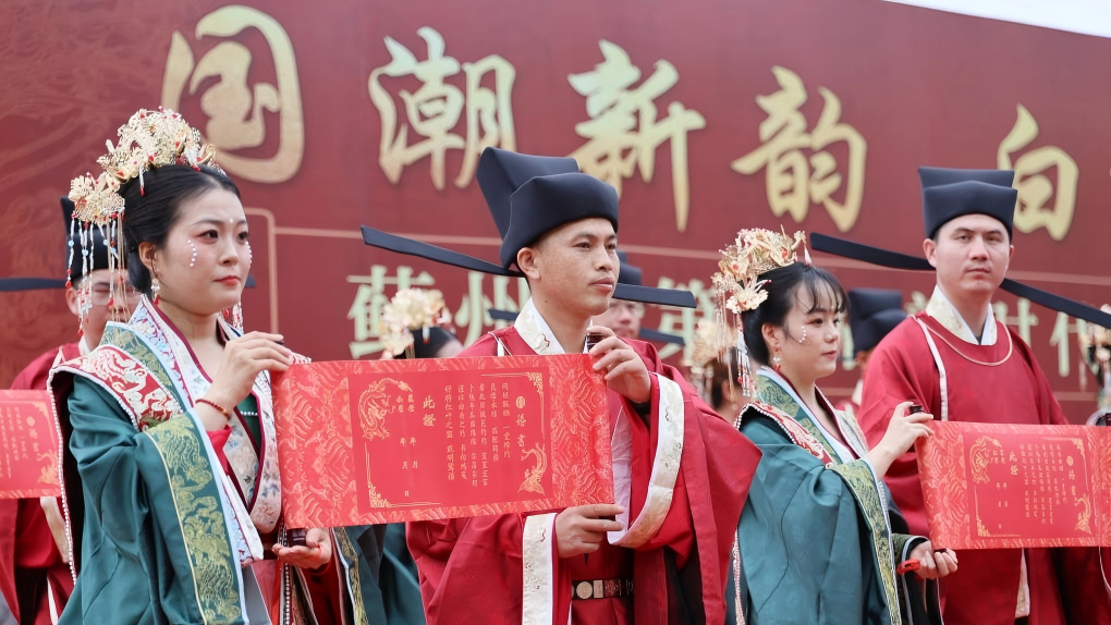 Group wedding ceremony held in China's Tianjin