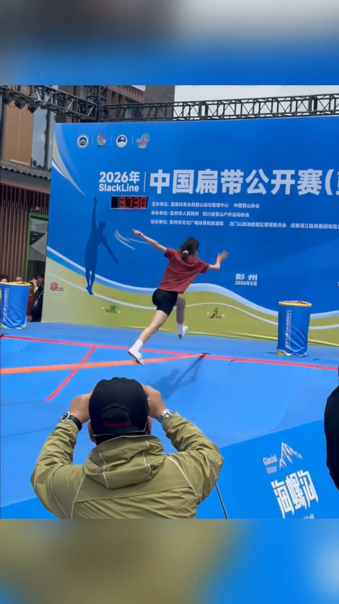 Floating on a ribbon of speed