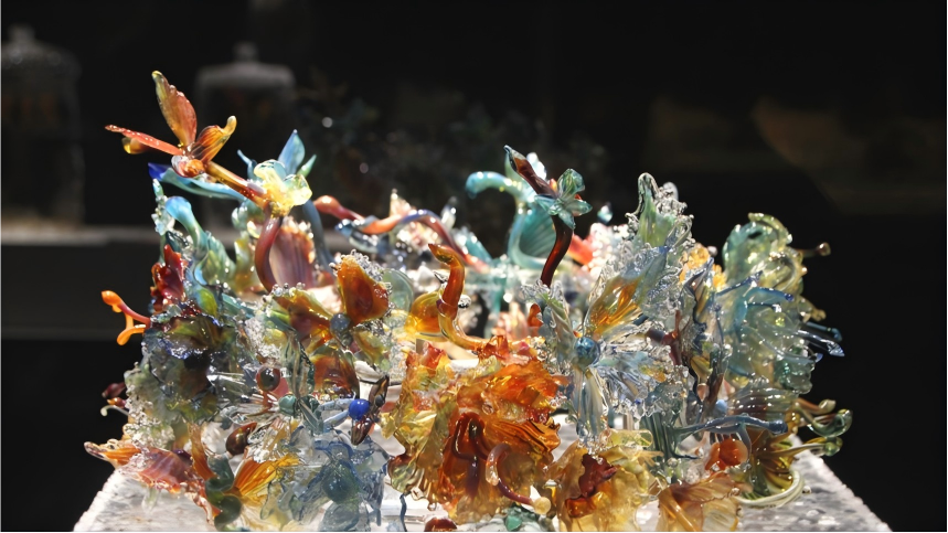 In pics: Exquisite colored glaze artworks attract tourists in E China's Shandong