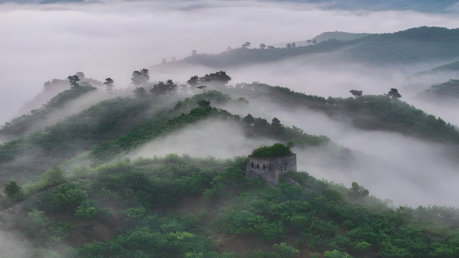Morning scenery at Great Wall in Zunhua City, China's Hebei