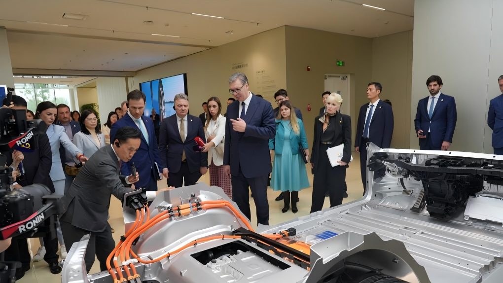 Serbian president visits Xiaomi auto factory in Beijing