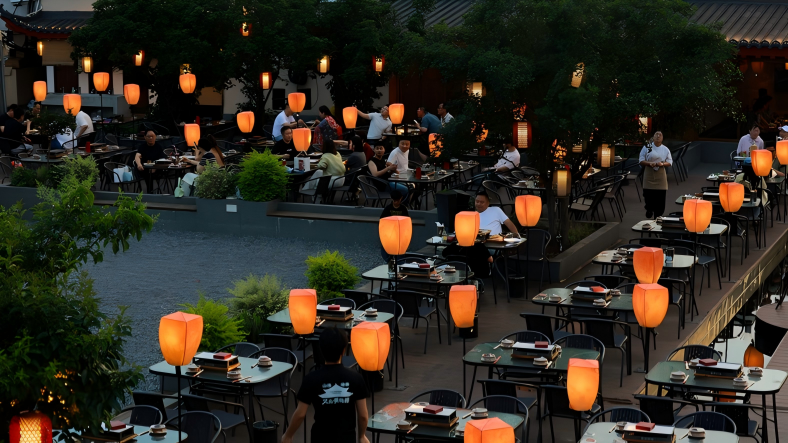 'Rooftop economy' breathes new life into Wuchang ancient town in C China's Hubei