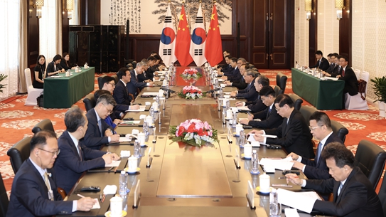 Chinese premier meets ROK prime minister