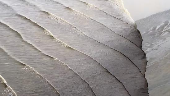 Qiantang River tidal bores form stunning 'terraced tides'