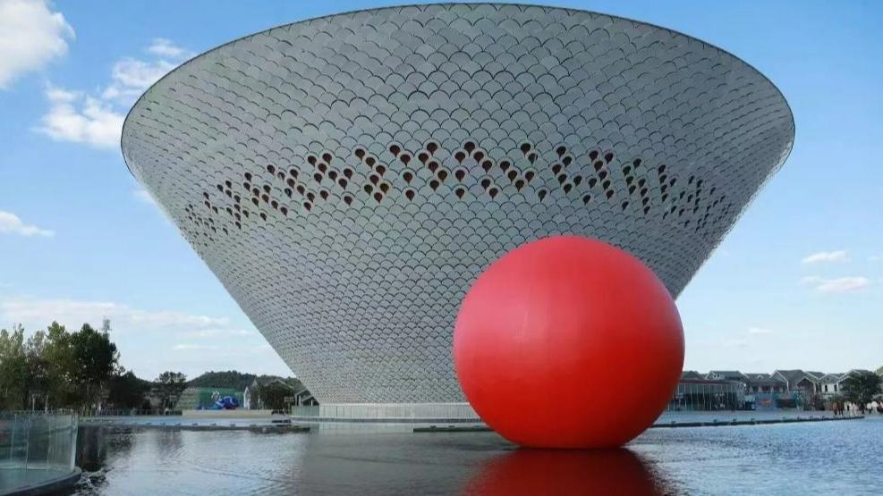 Traditional ceramics find new possibilities in fashion and trends
