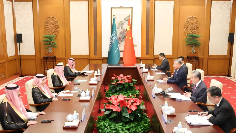 China calls for maintaining momentum of negotiations between U.S., Iran: FM