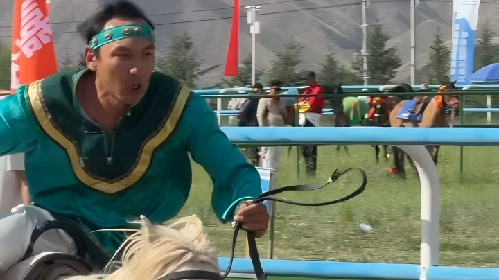 Galloping horses and riders steal spotlight at equestrian show in NW China's Gansu