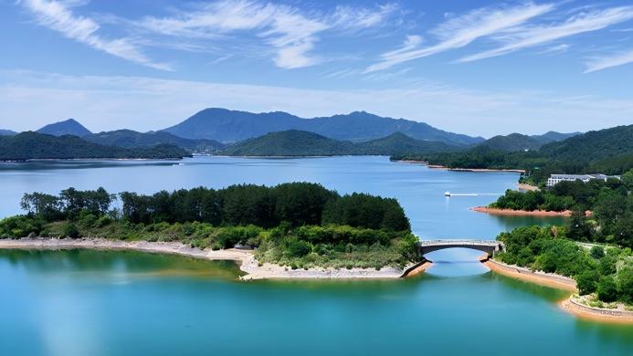 Taiping Lake in E China's Anhui offers stunning scenery
