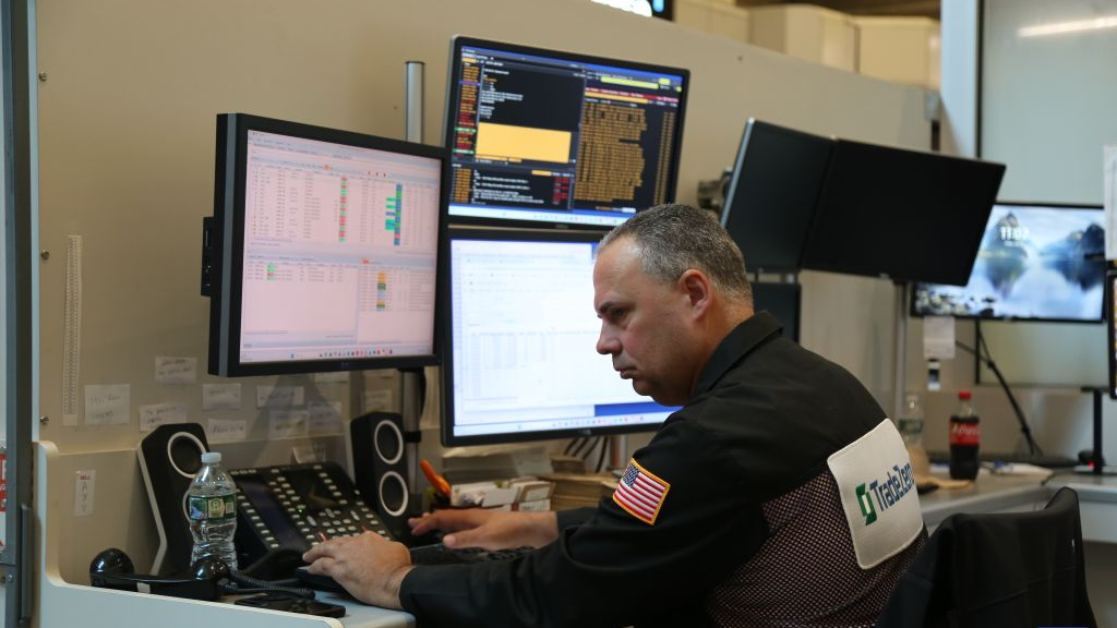 U.S. stocks edge higher after SK Hynix's Nasdaq debut