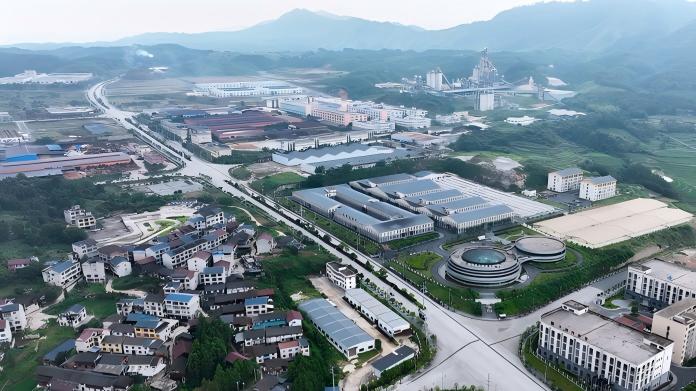 Badminton shuttlecocks boost development of county in SW China's Guizhou