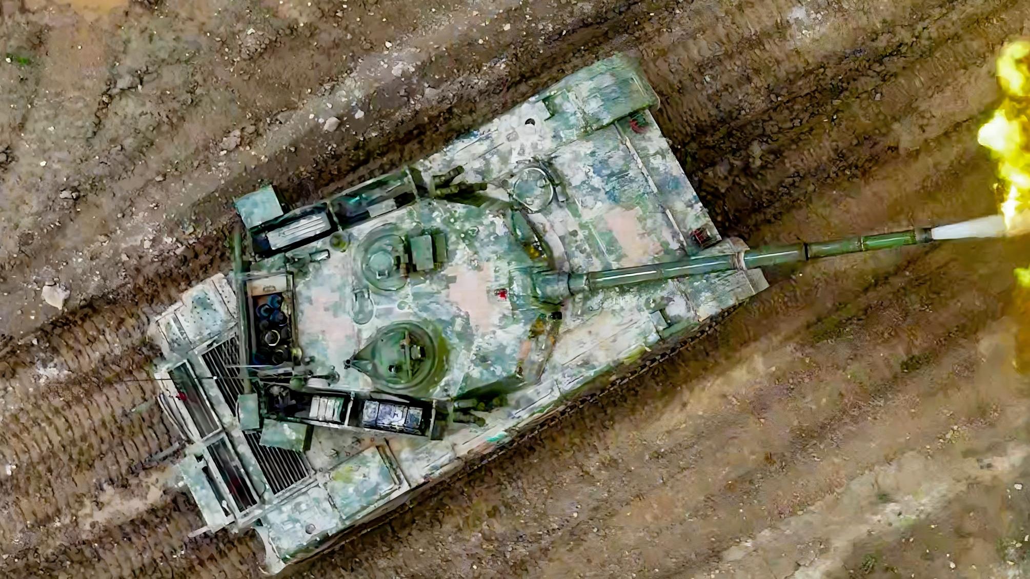 Type-96 MBTs in live-fire drill