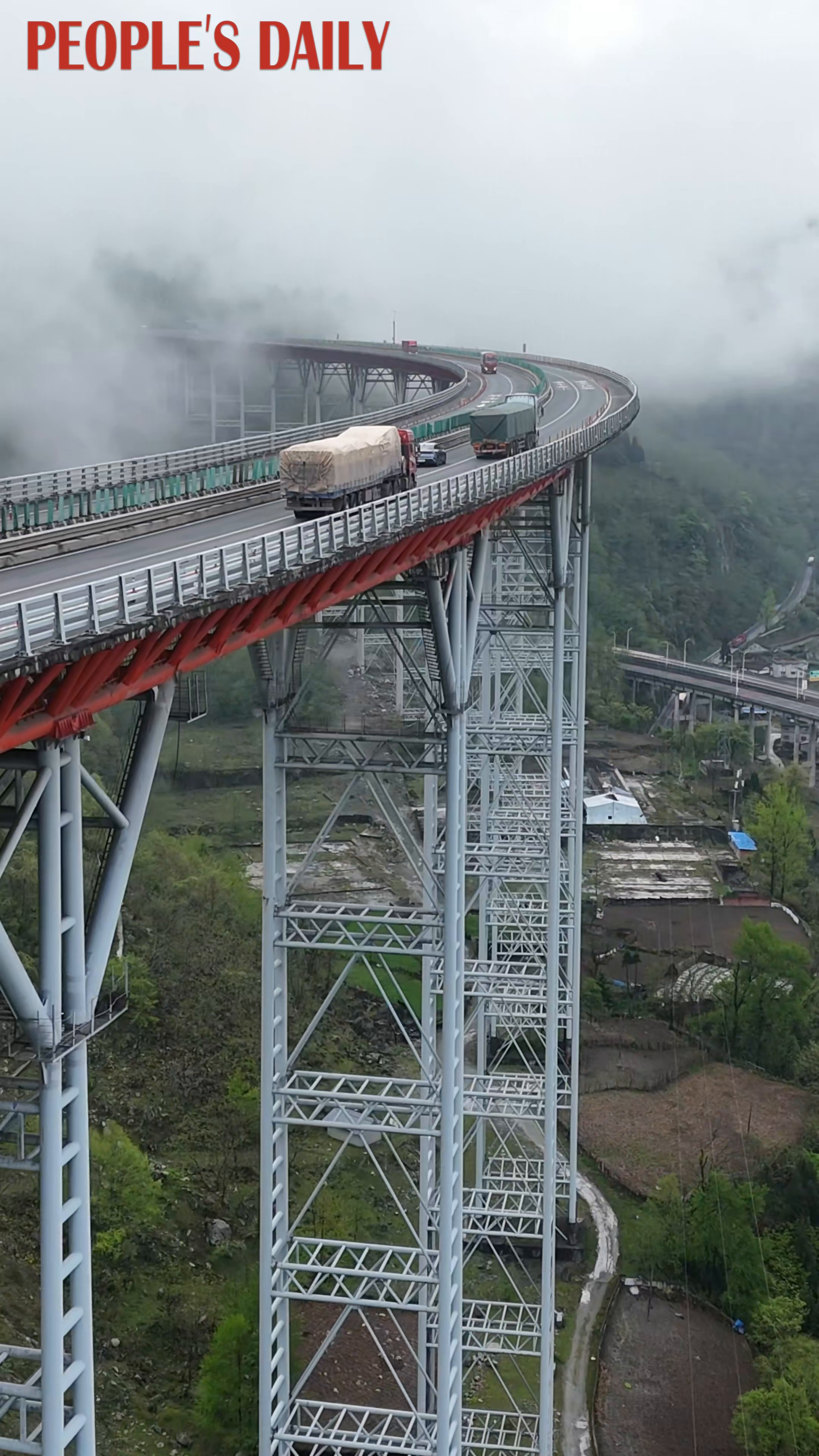 "Riding in the clouds" on Yaxi Expressway in Sichuan