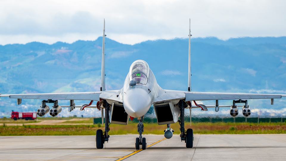 Maintenance men inspect J-16 fighter jet