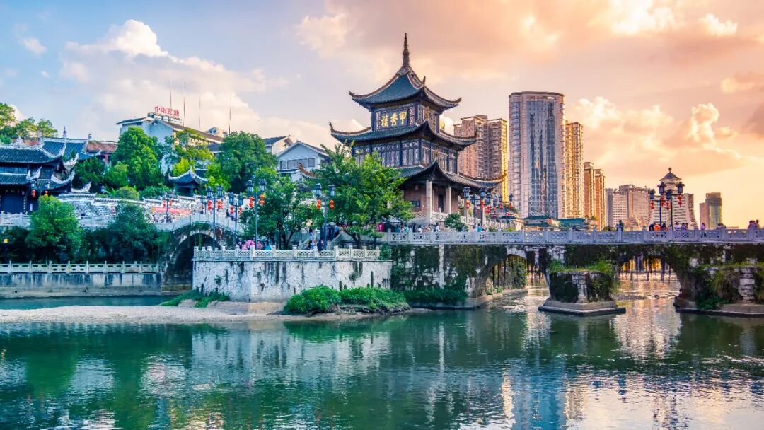 Cheers to Guiyang: Come, let's start with three cups!