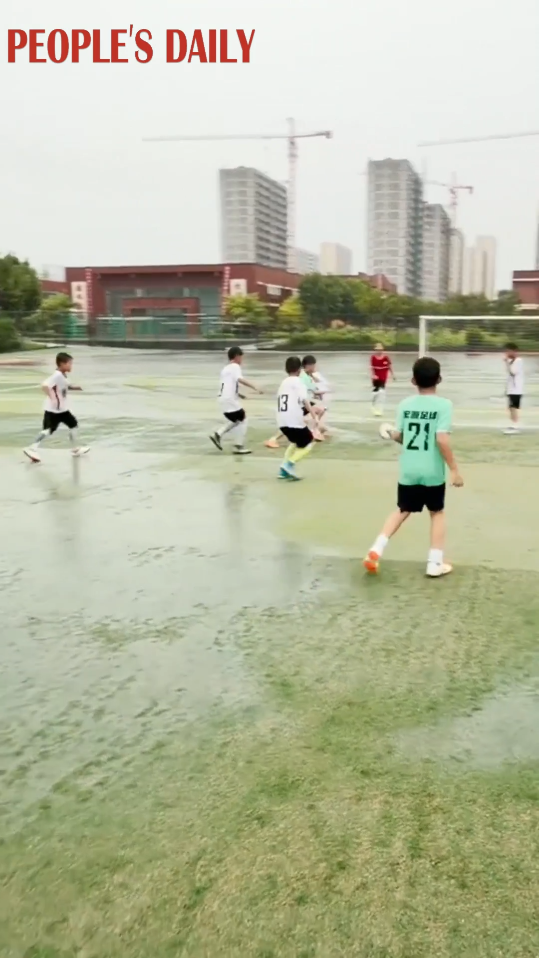 Rain can't stop the game: Kids play on through downpour in E China's Shandong