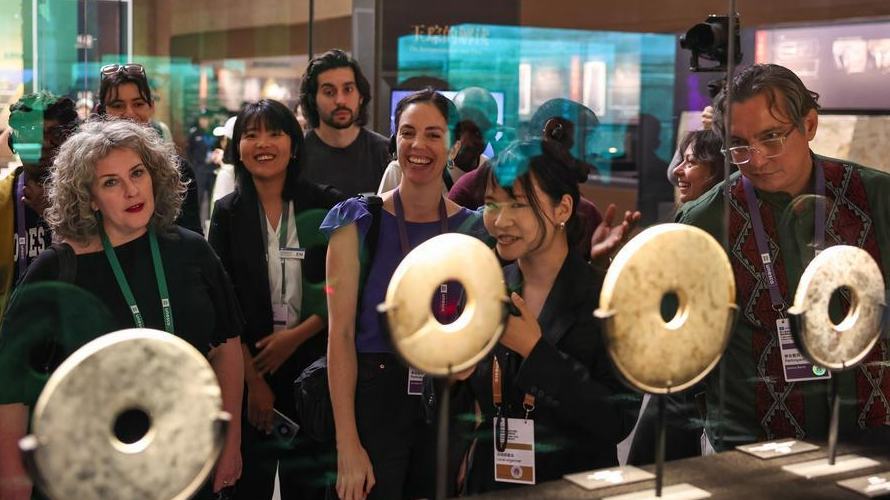 Feature: Bilingual volunteers bridge cultures to share 5,000-year story of Chinese civilization