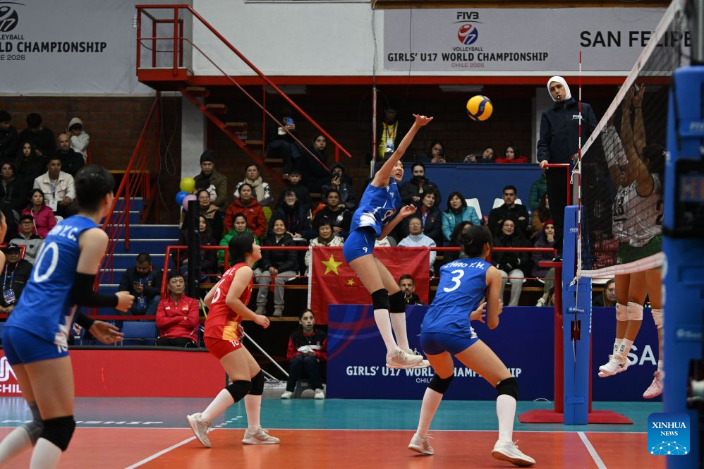 Ren Sichen (Top) of China spikes the ball during the Pool B Preliminary Phase match between China and Mexico at the FIVB Volleyball Girls' U17 World Championship in San Felipe, Chile, Aug. 10, 2026. (Photo by Jorge Villegas/Xinhua)