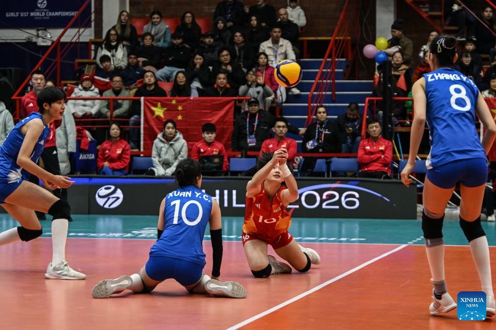 Chen Qien (2nd R) of China competes during the Pool B Preliminary Phase match between China and Mexico at the FIVB Volleyball Girls' U17 World Championship in San Felipe, Chile, Aug. 10, 2026. (Photo by Jorge Villegas/Xinhua)