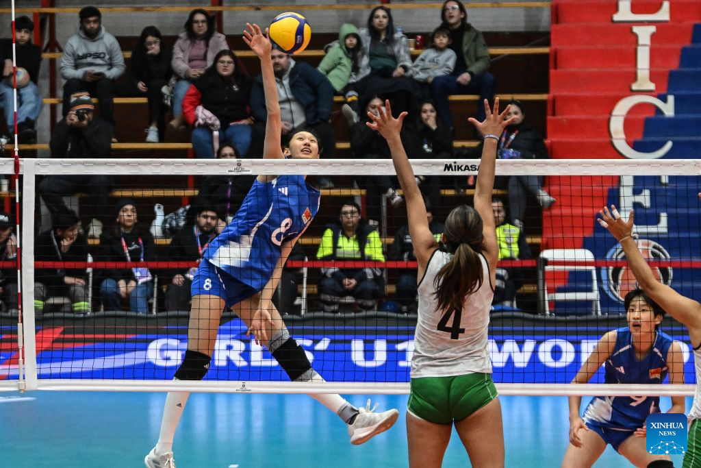 Zhang Yijia (1st L) of China spikes the ball during the Pool B Preliminary Phase match between China and Mexico at the FIVB Volleyball Girls' U17 World Championship in San Felipe, Chile, Aug. 10, 2026. (Photo by Jorge Villegas/Xinhua)