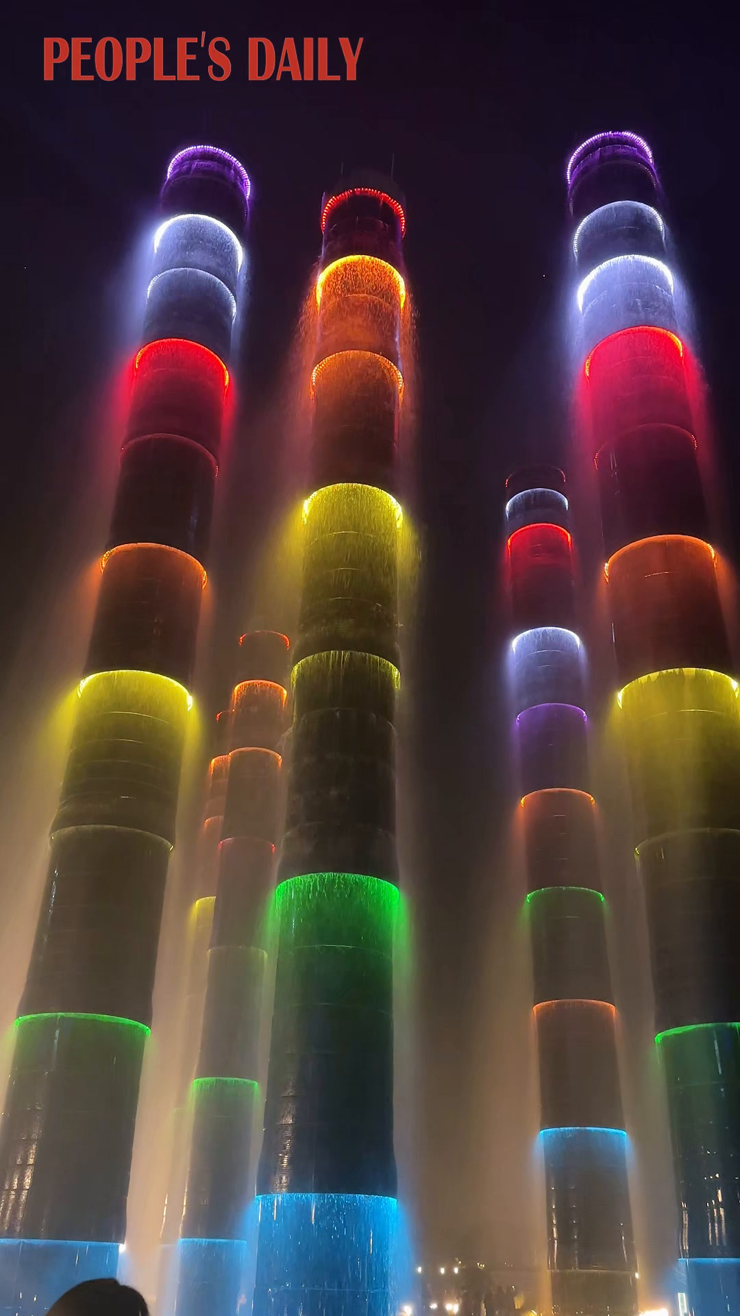 Giant "sugarcane" fountains light up Chengdu nights