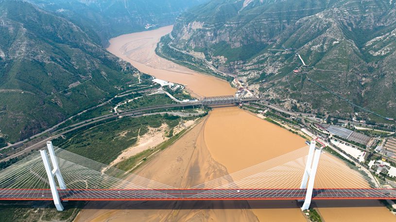 Tour along Yellow River becomes popular choice for summer travelers