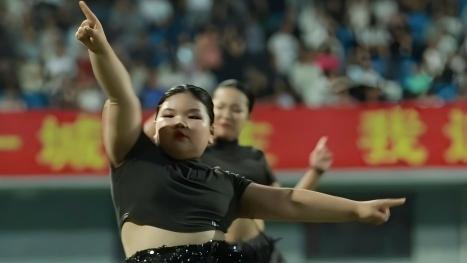 Shouguang dancer proves confidence is what makes you shine