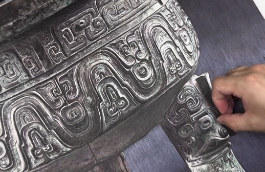 Suzhou embroidery recreates ancient bronze vessel