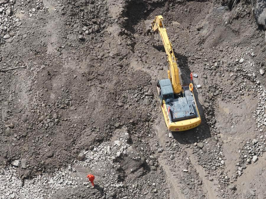 An aerial photo taken on Aug. 28, 2026 shows rescuers restoring a damaged road at the mudslide-hit areas in Gyirong, southwest China's Xizang Autonomous Region. (Xinhua/Jiang Fan)