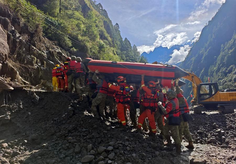 Rescuers from the Chinese People's Liberation Army transfer inflatable rescue boats to the mudslide-hit area near Gyirong Port in Gyirong County, Xigaze, southwest China's Xizang Autonomous Region, Aug. 28, 2026. (Photo by Zheng Chongxi/Xinhua)