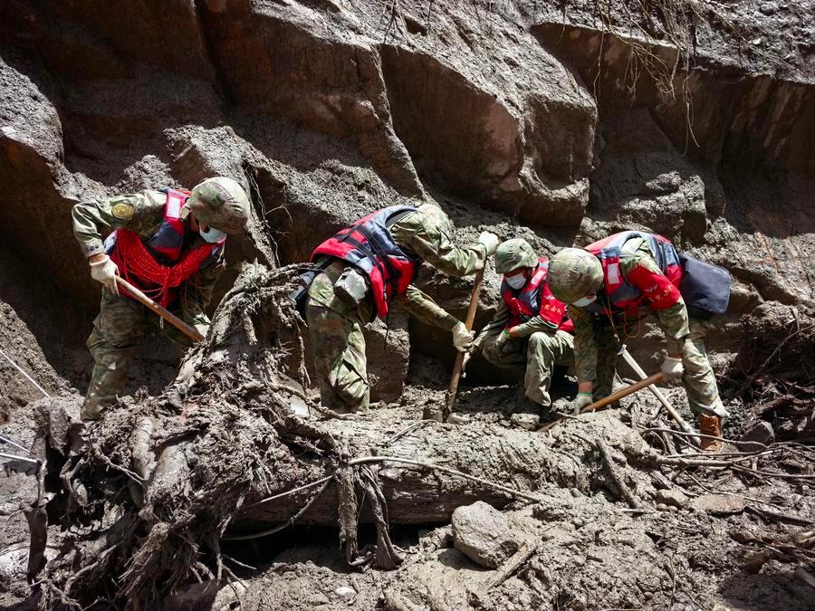 Rescuers from the Chinese People's Liberation Army work in a mudslide-hit area near Gyirong Port in Gyirong County, Xigaze, southwest China's Xizang Autonomous Region, Aug. 28, 2026. (Photo by Liu Yuqin/Xinhua)
