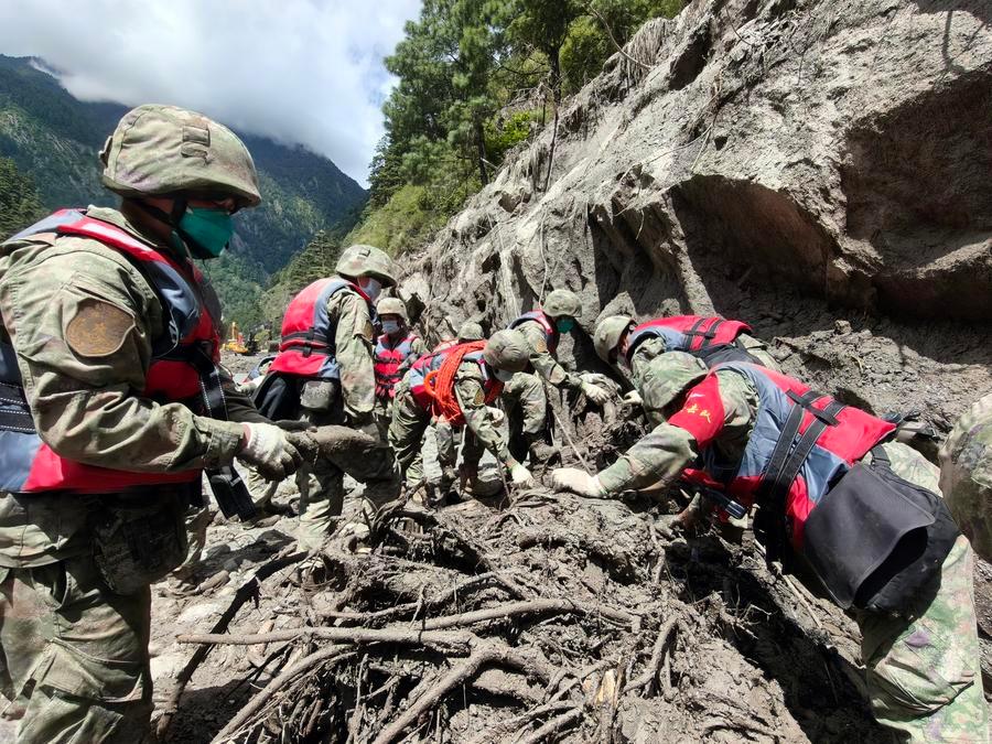 Rescuers from the Chinese People's Liberation Army work in a mudslide-hit area near Gyirong Port in Gyirong County, Xigaze, southwest China's Xizang Autonomous Region, Aug. 28, 2026. (Photo by Cui Yunhong/Xinhua)