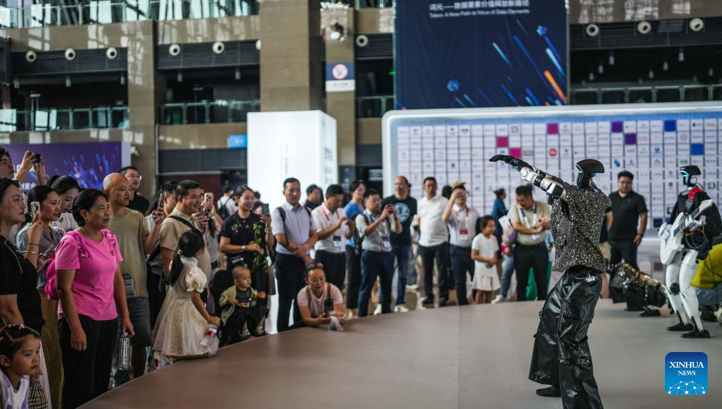 People watch robot dancing during the 2026 China International Big Data Industry Expo in Guiyang, southwest China's Guizhou Province, Aug. 28, 2026. The 2026 China International Big Data Industry Expo opened on Friday.  Themed "Token: A New Path to Value of Data Elements," the expo has attracted 372 domestic and international companies and over 16,000 registered guests. (Xinhua/Tao Liang)
