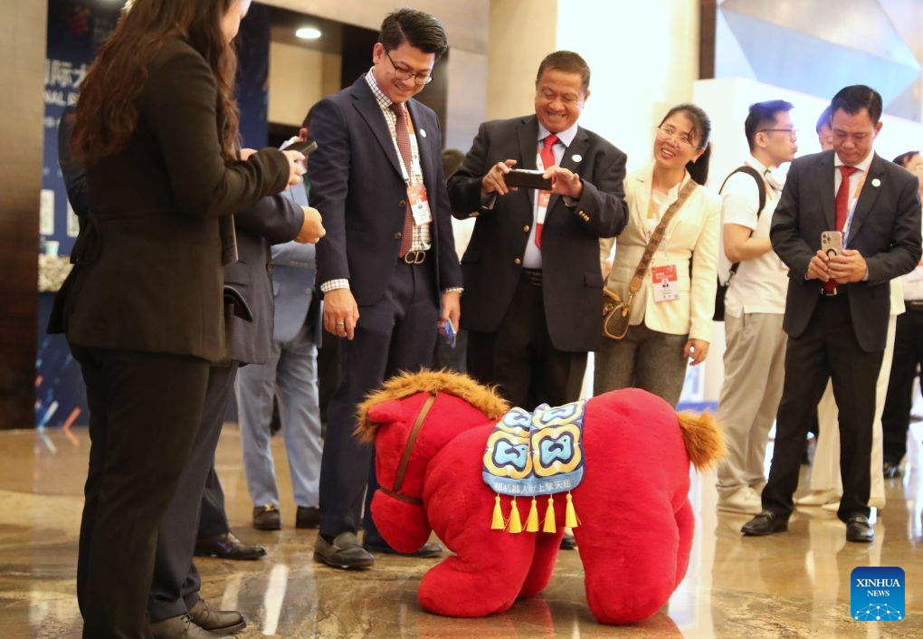 People interact with a robot horse at the 2026 China International Big Data Industry Expo in Guiyang, southwest China's Guizhou Province, Aug. 28, 2026. The 2026 China International Big Data Industry Expo opened on Friday.  Themed "Token: A New Path to Value of Data Elements," the expo has attracted 372 domestic and international companies and over 16,000 registered guests. (Xinhua/Li Xulun)