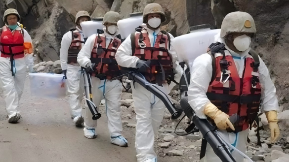 Chinese task force carries out preventive sanitization at mudslide-hit Gyirong Port