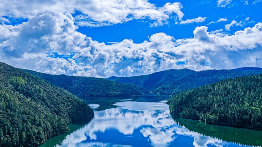Explore Potatso National Park in early autumn