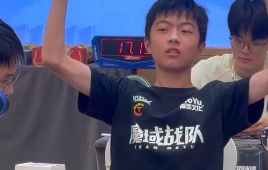13-year-old sets first sub-7-second one-handed Rubik's Cube average