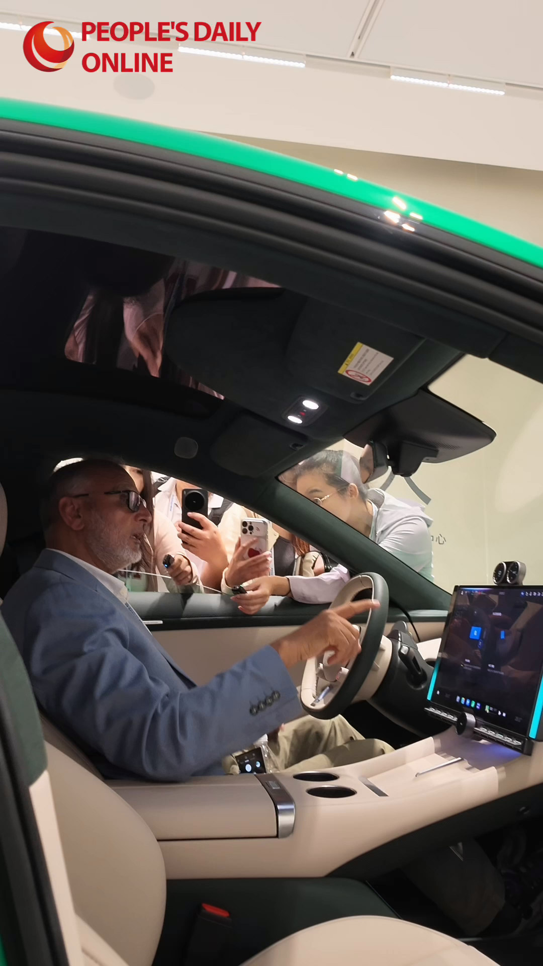 Bridging cities through innovation: global mayors amazed at Wuhan's leading tech firms