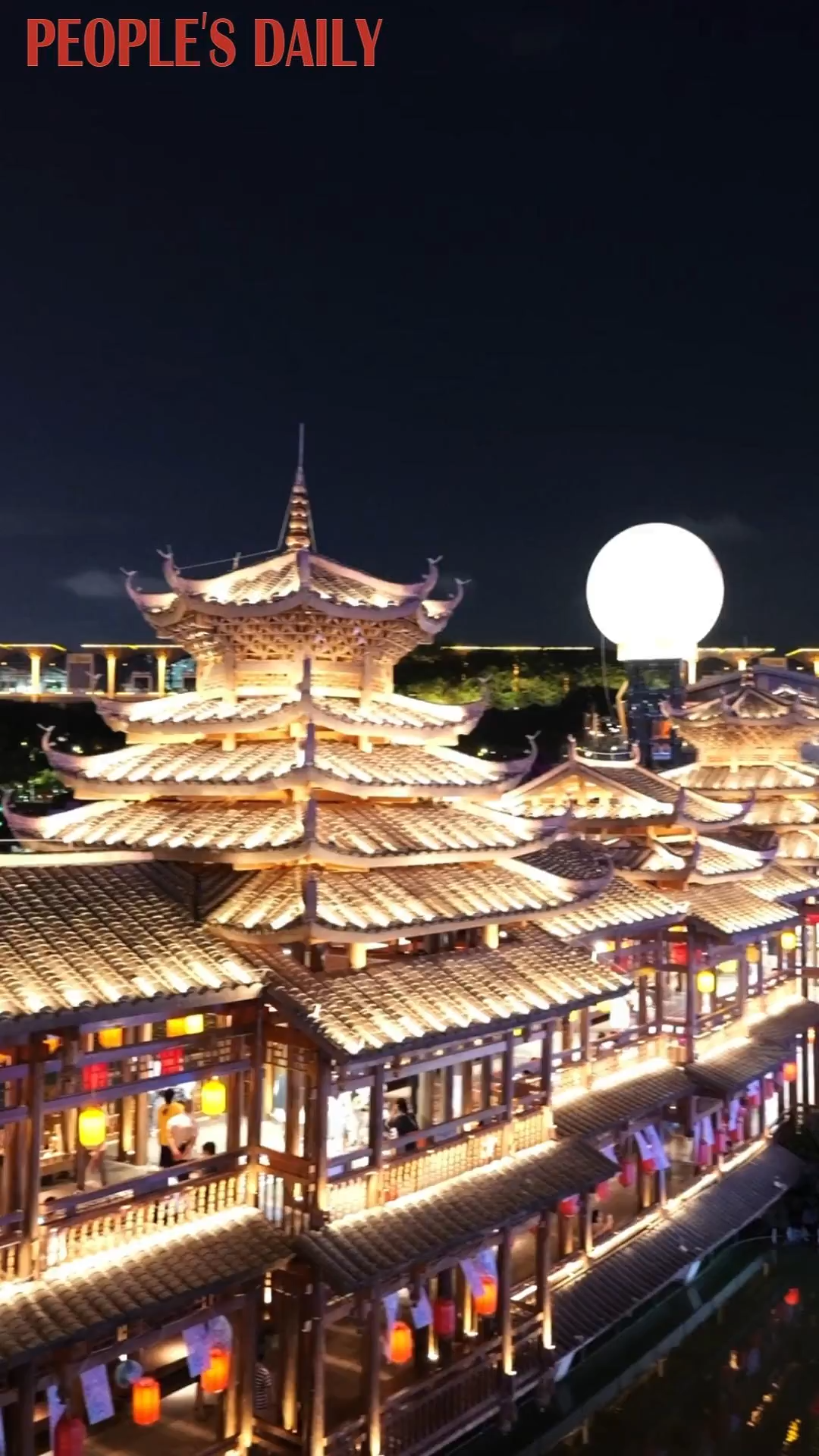 Lantern-lit nightscape at Min'ge Lake draws visitors in S China's Guangxi