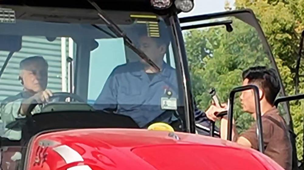 Chinese tractors impress foreign mayors in Luoyang, central China's Henan