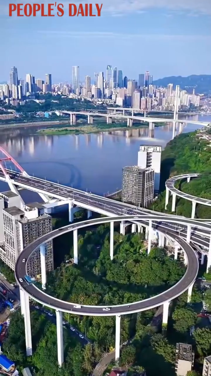 72 meters up: Chongqing's Sujiaba Interchange thrills drivers