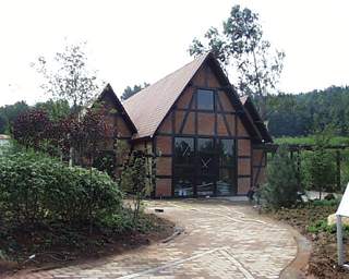 deguo.jpg (15255 bytes)