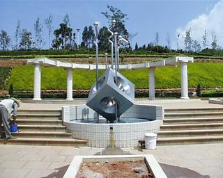 zhanlanju.jpg (19774 bytes)