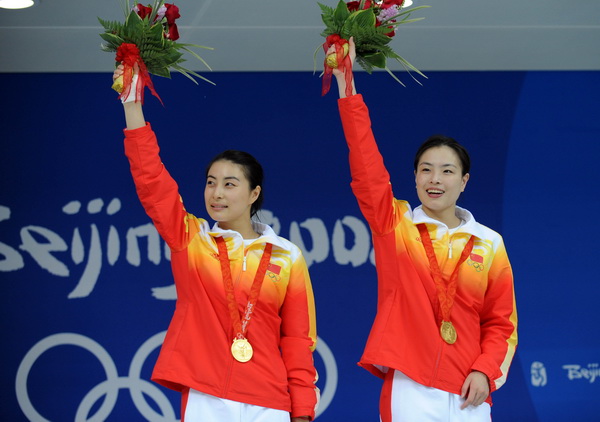 China\'s Guo Jingjing, Wu Minxia win women\'s 3m synchronized springboard final