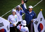 韩国队获射箭女团金牌