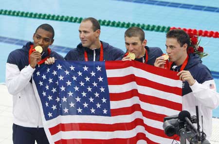 U.S. wins gold in men\'s 4X100 meters freestyle relay