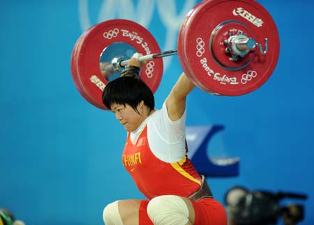Chinese Liu Chunhong breaks women\'s weightlifting world record \r\n