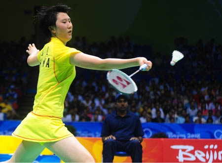 Lu Lan beats Wong Mew Choo 2-0 at women\'s badminton singles quarterfinal