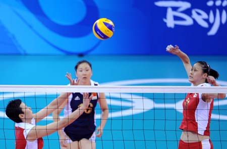 Roundup: Host China suffers first loss, favorites Brazil, Cuba undefeated